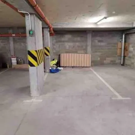 Nowoczesne 40m2, 2 Pokoje, Hala Garazowa, Balkon, Widok Na דירה